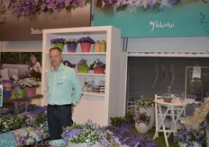 Piet Kuivenhoven from Addenda with the campanula flower.