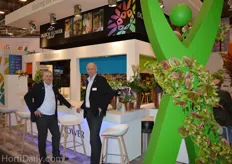 Albert Bijpost and colleague from Holex, at the booth of the Dutch Flower Group