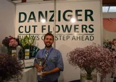 Ohad Shafran of Danziger withe the Gold Best Flowers Quality Award (Breeder) for My Pink.
