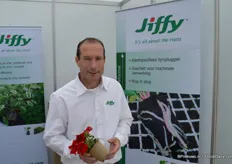 Sander Clemens of Jiffy presents compostable pots. It takes 12-15 weeks to compost the new ones of Jiffy.