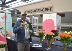 Esayas Kebede of Ethio Agri-Ceft. In his 14.5 ha sized greenhouse, 10 varieties are being cultivated. The varieties grow at an altitute of 2,300 meters. This results in large head sizes. Next year, they will expand the greenhouse with 4 hactare.
