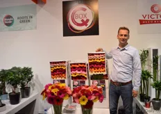 Arjan Koolhaas of Koolhaas, a Dutch gerbera grower. At the exhibition he is presenting the Q BOX. With this box, the gerberas can be transported on water. Therefore, the quality of the gerberas remains high. Besides that, due to the design of the box, the gerberas are nicely presented and the load is very high.