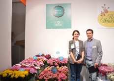 Marijng Vreugdenhil of sv.co with his translator (on the left). Sv.co grows houseplants and focus on the kalanchoe and the potted chrysanthemum. They grow these plants in a 14 ha sized greenhouse on three locations in the Netherlands.