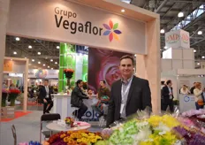 Colombian grower Miguel Vasquez of Grupo VegaFlor. He grows around 60 varieties of spray and single Chrysanthemums in a 64 ha sized greenhouse.