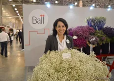 Lourdes Reyes of Ball presenting Ball summer flower varieties and in particular the gypsophila. The Mirabella (in the photo) is a well known gypsophila in Russia. “It is know by name here in Russia,” says Reyes. At the exhibition Ball shows her new varieties: the Megabella which has larger flowers than the Mirabella and the Tinybella which has smaller flowers than the Mirabella. At the show, these new varieties have already attracted a lot of attention.