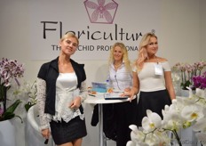 Daria Simakova (in the middle), the interpreter of Floricultura with the models of Floricultura.