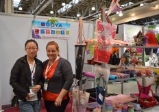 Tonya Sang and Ludmila Szojda of Oboya, a pot sleeve and accessory manufacturer.