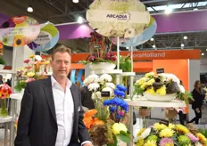 Ronald Olsthoorn of Arcadia Chrysanten is presented his spray chrysanthemums at the Decorum booth. He grows all kinds of spray chrysanthemums on five locations in the Netherlands.