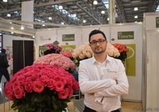 Martin Bedoya of Josarflor. They grow about 100 varieties in a 45 sized greenhouse in Ecuador. 50% of their production goes to Russia. The remaining to the US and Europe.