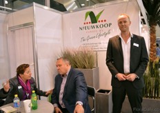 Marc Bakker of Nieuwkoop. This Dutch company imports plants and let them acclimate in a 14 ha sized greenhouse in the Netherlands. Afterwards, they are being exported. They also sell hardware.