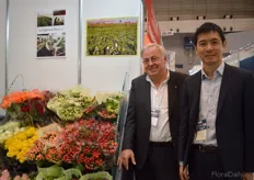 Frans Diendens of Yalkoneh Flowers and Tadishi Sasaki of Japan External Trade Organization. Diendens grows the Hypericum Magical Series of Dutch breeder Kolster on a 17 ha sized land, at an altitude of 2,100 meters in Ethiopia. His assortment consists of seven colors and he exports them to the Netherlands and Japan. In Japan, the mixed arrangements are the most popular and their aim is to export 50% of their volume to Japan in the future.