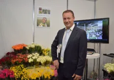 Peter Barnhoorn of Afri Flora. They produce roses in a 420 ha sized greenhouse in Ethiopia. Every week they are adding 1 ha, till they reach a total size of 600 ha. Their cultivation is biological. They are at the show to look for possibilities to export to Japan.