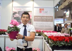 Shinichi Ema of Kaneya holding the Falbala rose of Morel Diffusion, a French breeder and propagator of Cyclamen who has its own stand at the show. Originally, Kaneya manufactures pots