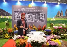 Ani Andayi of Kemeterian Pertanian Republik Indonesia. They are at the show to look for the possibilities for the export of Indonesian flowers. Two varieties of their Chrysanthemums are already approved. More on this later in FloralDaily.