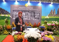 Ani Andayi of Kemeterian Pertanian Republik Indonesia. They are at the show to look for the possibilities for the export of Indonesian flowers. Two varieties of their Chrysanthemums are already approved. More on this later in FloralDaily.