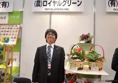 Katsuhiko Fukuta of Royalgreen. He grows poinsettia, kanchoe and african violets in a 16,000 m2 sized greenhouse in Japan. He sells his plants to the domestic market. According to him, the demand for potted plants is decreasing. Therefore, he is investing in the use of special pots and decoration to make his plants more attractive.