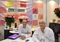 Eduardo Letort of Hoja verde and Diego Duenas of FlorMare. These Ecuadorian rose farms, together with Joy Gardens, are exhibiting at the show to find a new export market. They recognize their is big interest for the Ecuadorian roses.
