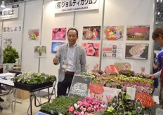 Kazunori Kawamura of Tifosi. This Japanese grower cultivtates different plants, including calabrocha, cyclamen, and christmas roses in a 3,800 m2 sized greenhouse. He uses seeds and cuttings of European growers, like Morel Diffusion and Beekenkamp, but he also breed his own varieties.