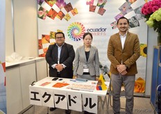 Jose Sanchez Posligua, Yasuko Kobayashi and Cristobal Albam of Pro Ecuador, the commercial section of the Embassy of Ecuador in Japan. Pro Ecuador promotes the Ecuadorian products in Japan, including the Ecuadorian rose.