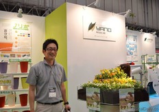 Takahiro Amagasa of Yana, a producer of pots.