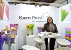 Sandra Marcela Melo Martinez of Koen Pack Colombia. The supply sheets, sleeves and pics. According to Martinez, designed sleeves are popular at the moment.