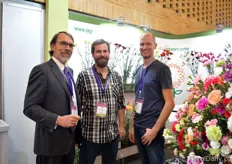 Jorge Eduardo Umana Crane of C.I. Agromonte with two visitors. Crane produces around 40 carnation varieties and around 24 mini carnation varieties in a 14 ha sized greenhouse in Colombia. His main market is the US.