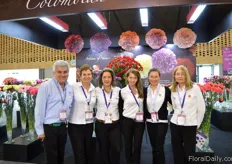 The team of Geo Flora. They grow carnations in a 26 ha sized greenhouse in Colombia. The carnations they grow are from the breeder SB Talee. Their export markets are Japan, Europe, the US, Canada and the Caribbean.