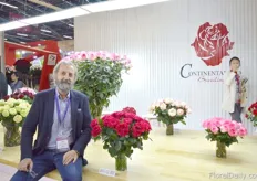 Juan Requena Ruiz of Continental Breeding. They breed roses, garden roses and spray roses. According to Ruiz, the majority of the garden roses have peal colors. Continental breeding bred garden roses with darker colors. They are now being introduced in the market.