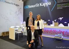 Maria Paula Quinones, Juan David Mejia Rodriguez and Fancy Giovanna Villalba of Smurfit Kappa. They received the best stand award in the category suppliers.