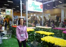 Edy janet Prieto of the Elita Flower. They grow Rosen Tantau flowers, gerberas, alstroemerias, carnations, mini carnations and chrysanthemums. They export to the US, Japan, Europe, Caribbean and Chile.