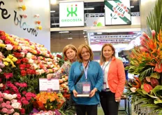 Stella Menses Montes, Elsa Yolanda Dominguez Gomez and Carolina Canchon of Flores Tiba. They won the first price in the category producer of spray roses.