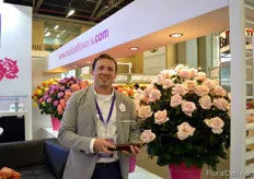 Jorge Ortega of Matina Flowers. They won the first price in the category rose producer.