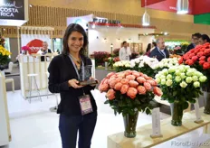 Lina Restrepo of Schreurs. They represent Brown Breeding, an Ecuadorian breeder. Brown Breeding won the second price for their Kahala BB rose in the category rose breeders.