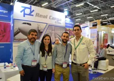 The team of Real Carga and Alejandro Abondano of Benchmark Growers on the right.