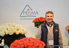 Eduardo Guillio Bustamante of Prisma. They grow 20 rose varieties in a 25 ha sized greenhouse in Colombia. 45% of their production is red and the rest are colored roses. Their main markets ar the US, Europe, Russia and South America.