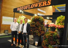 The RotoFlowers stand is jam-packed. In the center, a sort of patio was created. Jelle van der Werken, Aad van Egmond and Peter Glasbergen were there.