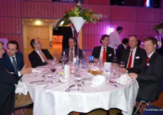 Table with individual guests. On the right: Royal Brinkman.
