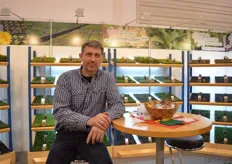 Walter Schmeusser of Gartennau Schmeusser. This German grower, cultivates spring flowers (young plants, raw and finished plants), flowerbed and balcony plants as young plants and raw and finished plants and from August until the end of March young perennials.