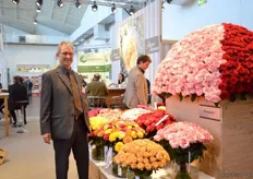 Norbert Miehe of Rosen Tantau. He is standing next to their unnamed roses. According to him, the show is an opportunity to look at the reactions of the visitors to their new varieties.