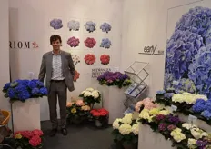 Edo Kolmer from Agriom. The Jip Blue (on the picture left) is a new hortensia variety!