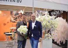 "Ronald Olsthoorn of Arcadia Chrysanten and John Elstgeest of Deliflor. At the show, their new chrysanthemum variety, called the Magnum, takes center stage at the Deliflor booth. "It's only been on the market for three weeks now, and at the exhibition it is attracting the attention of many visitors", says Elsgeest. The variety's grower, Olsthoor, is also pleased with the appearance and growing habits of the flower. "Weekly, we produce 2,500 of these chrysanthemums and we are planning to double the production this fall", he says."