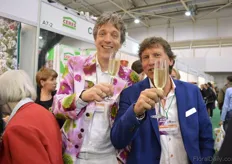 Rick Minck and Wilco Verkuil of Dümmen Orange toasting on the new variety of Meilland Rosses.