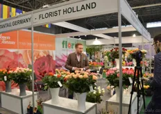 Alexander Brjuhins of Rosen Tantau tells about his varieties for a Ukrainian television channel.