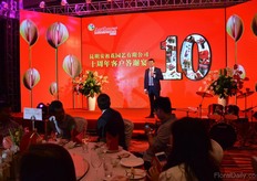 The dinner area is crowded with all the relations of Anthura.