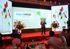 Ferrer also explains how the WaterWick works, that they are using in their anthurium wall at the booth. With the aquastick, the plant can drink whenever it needs to.
