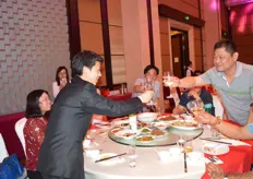 Duah Fa Yuh of Kunming Anthura toasting with a customer.