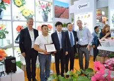 Longcheng Gardens Xingsheng Flower and Beijing Haojing (holding the awards) are, according to Poul Graff of Graff among the top hibiscus growers of Graff varieties in China.