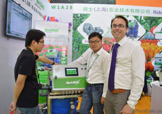 "Joost Veenman with the new FertiMiX-Go!. According to Veenman, this automated fertigation system is especially developed for growers that are currently not using any technology. It is easy to use and they have done many "monkey tests" in order to secure the easy use of the product. The system is a standard mixing tank unit with a limited number of options and basic specifications. In June, the official release will take place."