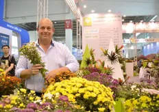 Gerard Lentjes from Armada. 3-4 years ago, they entered the Chinese market, which is, according to Lentjes, a growing market. Quality becomes increasingly important, so high quality stock material too. According to Lentjes, the demand for smaller Chrysanthemum cut flowers is increasing and especially the green ones.