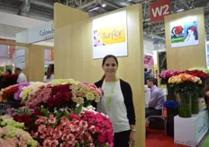 Eliana Carrascal from Turflor. This Colombian carnation and spray carnation grower has no customers in China yet. See sees a lot of potential for the vintage colored carnations.